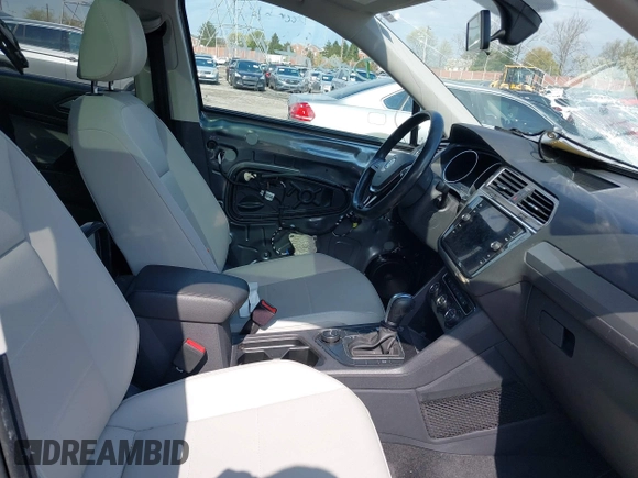 2019 Volkswagen Tiguan SE with VIN 3VV2B7AX5KM198454, listed as a IAAI auction lot 42033410 with 64,381 mi miles and . Bid and sale history available at DreamBid. Image 5.