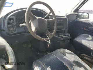2002 Chevrolet Astro Cargo with VIN 1GCDM19X82B139313, listed as a Copart auction lot 61663064 with 271,586 mi miles and Salvage Title. Bid and sale history available at carsss.com. Image 8.