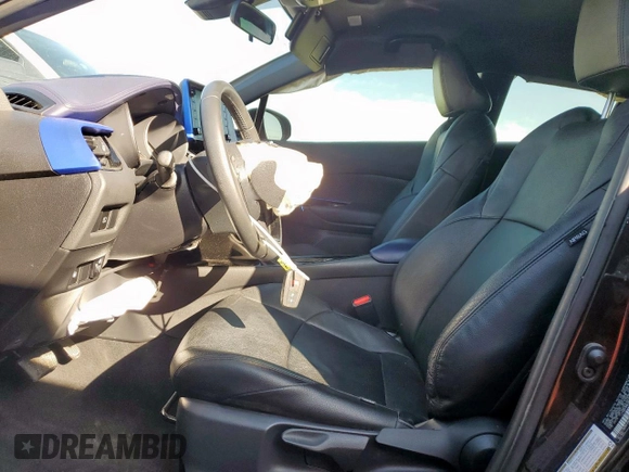 2020 Toyota C-HR LE z VIN JTNKHMBX9L1077558, wystawiony jako Copart lot #53603615 z przebiegiem 61 254 mil mil oraz Szkoda całkowita • Salvage title. Historia ofert i sprzedaży dostępna na DreamBid. Obrazek 7.