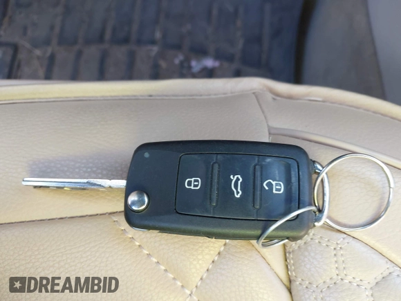 2013 Volkswagen Passat SE с VIN 1VWBN7A39DC129965, выставлен на аукционе IAAI как лот 42302910 с пробегом 182 874 миль миль и . История ставок и продаж доступна на DreamBid. Изображение 11.