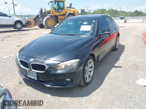2013 BMW 3 Series 320i xDrive z VIN WBA3C3C50DF980052, wystawiony jako IAAI lot #42577081 z przebiegiem 184 223 mil mil oraz . Historia ofert i sprzedaży dostępna na DreamBid. Obrazek 2.