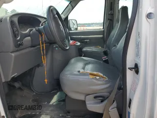 2004 Ford Econoline Passenger XL with VIN 1FBSS31L04HB37562, listed as a Copart auction lot 60328625 with 130,252 mi miles and Salvage title. Bid and sale history available at DreamBid. Image 7.