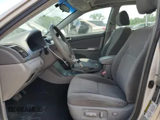 2005 Toyota Camry STD z VIN 4T1BE32K25U501946, wystawiony jako Copart lot #60563535 z przebiegiem 175 564 mil mil oraz Czysty tytuł • Clean title. Historia ofert i sprzedaży dostępna na DreamBid. Obrazek 7.