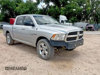 2016 Ram 1500 Lone Star z VIN 3C6RR6LT3GG388179, wystawiony jako Copart lot #61425805 z przebiegiem 246 387 mil mil oraz Czysty tytuł • Clean title. Historia ofert i sprzedaży dostępna na DreamBid. Obrazek 1.