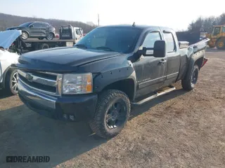 2008 Chevrolet Silverado 1500 LT w/1LT with VIN 1GCEK19068Z146371, listed as a IAAI auction lot 41730333 with 217,793 mi miles. Bid and sale history available at carsss.com. Image 2.