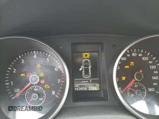 2010 Volkswagen GTI z VIN WVWED7AJ2AW310336, wystawiony jako Copart lot #45602135 z przebiegiem 103 056 mil mil oraz Szkoda całkowita • Salvage title. Historia ofert i sprzedaży dostępna na DreamBid. Obrazek 9.