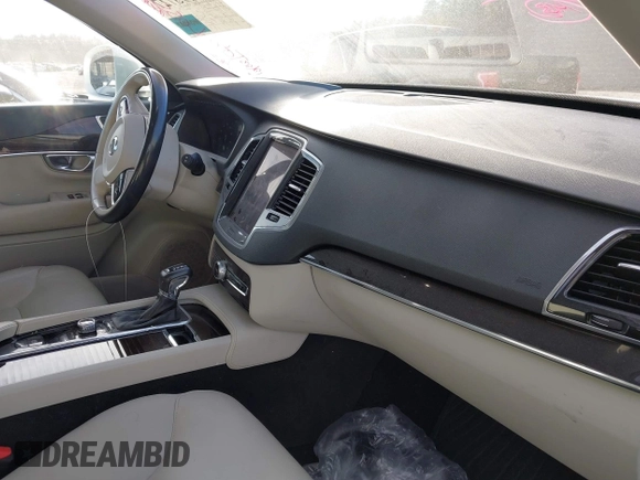 2017 Volvo XC90 Momentum with VIN YV4A22PK8H1148692, listed as a IAAI auction lot 41195727 with 70,215 mi miles. Bid and sale history available at carsss.com. Image 5.