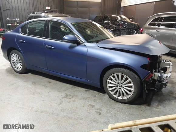 2023 Alfa Romeo Giulia with VIN ZARFANANXP7670760, listed as a IAAI auction lot 41754625 with 9,264 mi miles. Bid and sale history available at carsss.com. Image 1.