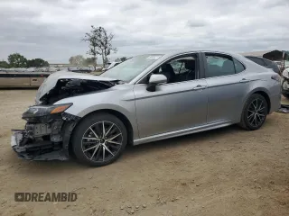 2022 Toyota Camry SE z VIN 4T1G11AK4NU670602, wystawiony jako Copart lot #54434215 z przebiegiem 39 110 mil mil oraz Szkoda całkowita • Salvage title. Historia ofert i sprzedaży dostępna na DreamBid. Obrazek 1.