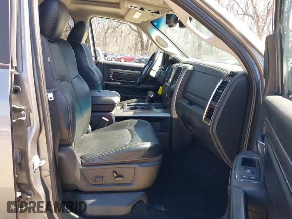 2013 Ram 1500 Sport z VIN 1C6RR7HT2DS530587, wystawiony jako IAAI lot #41742569 z przebiegiem 152 193 mil mil oraz . Historia ofert i sprzedaży dostępna na DreamBid. Obrazek 5.