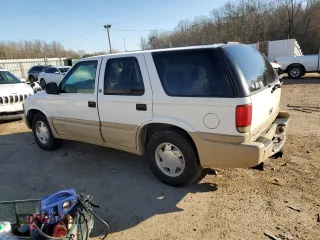 1998 GMC Jimmy SL with VIN 1GKCS13WXW2516025, listed as a Copart auction lot 88762955 with 140,381 mi miles and Salvage Title. Bid and sale history available at carsss.com. Image 2.
