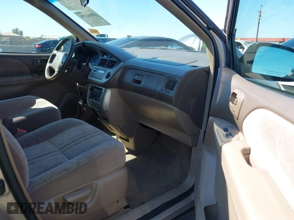 2002 Toyota Sienna LE with VIN 4T3ZF13CX2U500604, listed as a IAAI auction lot 41834778 with 139,668 mi miles. Bid and sale history available at carsss.com. Image 5.