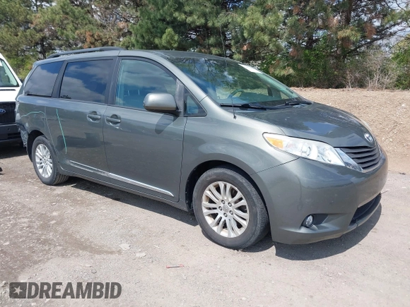 2012 Toyota Sienna XLE AAS z VIN 5TDYK3DC0CS221618, wystawiony jako IAAI lot #41983806 z przebiegiem 200 851 mil mil oraz . Historia ofert i sprzedaży dostępna na DreamBid. Obrazek 1.