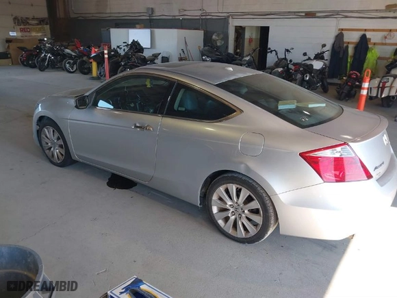 2009 Honda Accord Cpe EX-L with VIN 1HGCS22839A004302, listed as a IAAI auction lot 40580241 with 175,878 mi miles. Bid and sale history available at carsss.com. Image 3.