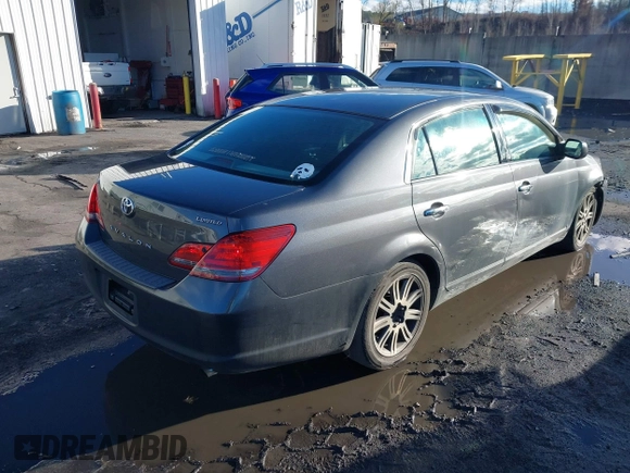 2008 Toyota Avalon XL with VIN 4T1BK36B18U311398, listed as a IAAI auction lot 40932176 with 272,607 mi miles. Bid and sale history available at carsss.com. Image 4.