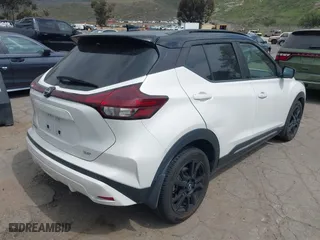 2022 Nissan Kicks SR with VIN 3N1CP5DV8NL484704, listed as a IAAI auction lot 41882050 with 70,535 mi miles. Bid and sale history available at carsss.com. Image 4.