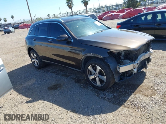 2018 Mercedes-Benz GLC 300 z VIN WDC0G4JB8JV105614, wystawiony jako IAAI lot #42521942 z przebiegiem 95 745 mil mil oraz . Historia ofert i sprzedaży dostępna na DreamBid. Obrazek 1.
