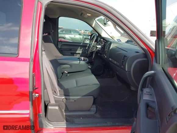 2013 Chevrolet Silverado 1500 LT with VIN 1GCRCSE05DZ286934, listed as a IAAI auction lot 41522331 with 152,077 mi miles. Bid and sale history available at carsss.com. Image 5.