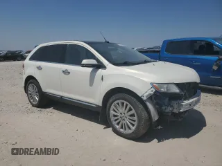 2013 Lincoln MKX z VIN 2LMDJ8JKXDBL40838, wystawiony jako Copart lot #52504995 z przebiegiem 106 211 mil mil oraz Czysty tytuł • Clean title. Historia ofert i sprzedaży dostępna na DreamBid. Obrazek 4.