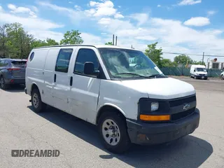 2014 Chevrolet Express Cargo z VIN 1GCSGAFX4E1198968, wystawiony jako IAAI lot #42322008 z przebiegiem 192 912 mil mil oraz . Historia ofert i sprzedaży dostępna na DreamBid. Obrazek 1.