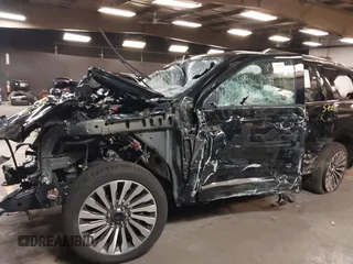 2019 Lincoln Navigator Reserve with VIN 5LMJJ2LT2KEL00267, listed as a IAAI auction lot 42079217 with 77,965 mi miles and . Bid and sale history available at DreamBid. Image 14.