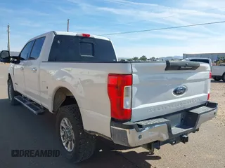 2019 Ford F-250 XL z VIN 1FT7W2BT0KED54168, wystawiony jako IAAI lot #42072597 z przebiegiem 303 604 mil mil oraz . Historia ofert i sprzedaży dostępna na DreamBid. Obrazek 6.