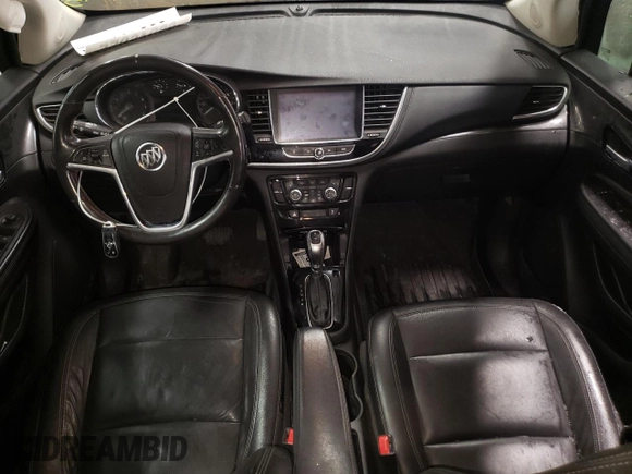 2020 Buick Encore Essence z VIN KL4CJGSB6LB045867, wystawiony jako Copart lot #88046955 z przebiegiem 37 595 mil mil oraz Szkody całkowita. Historia ofert i sprzedaży dostępna na DreamBid. Obrazek 8.