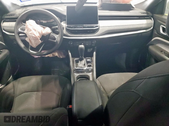 2024 Jeep Compass Sport z VIN 3C4NJDAN1RT140210, wystawiony jako Copart lot #57155485 z przebiegiem Nie podano mil oraz Czysty tytuł • Clean title. Historia ofert i sprzedaży dostępna na DreamBid. Obrazek 8.