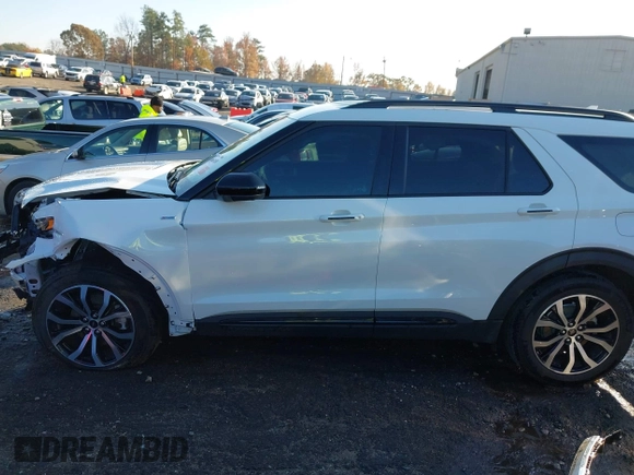 2022 Ford Explorer ST-Line with VIN 1FMSK7KH7NGB34741, listed as a IAAI auction lot 40963030 with 20,504 mi miles. Bid and sale history available at carsss.com. Image 14.