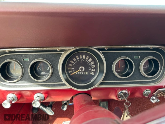 1966 Ford Mustang z VIN 6R07A196382, wystawiony jako Copart lot #49233695 z przebiegiem 23 927 mil mil oraz Nie do naprawy • Non repairable. Historia ofert i sprzedaży dostępna na DreamBid. Obrazek 8.