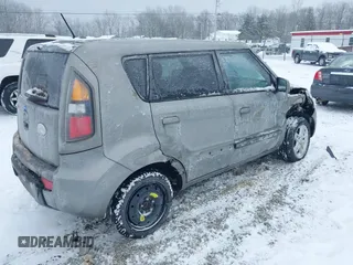 2010 Kia Soul + with VIN KNDJT2A23A7042047, listed as a IAAI auction lot 41578149 with 39,485 mi miles. Bid and sale history available at carsss.com. Image 4.