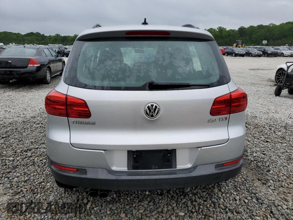 2015 Volkswagen Tiguan SE with VIN WVGAV7AX4FW552810, listed as a Copart auction lot 54490895 with 174,659 mi miles and Salvage title. Bid and sale history available at DreamBid. Image 6.