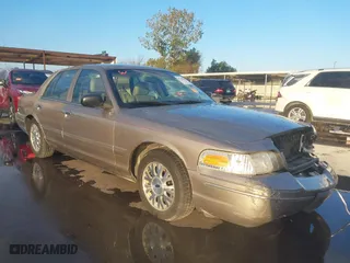 2005 Ford Crown Victoria LX with VIN 2FAFP74W55X130190, listed as a IAAI auction lot 41138306 with 122,738 mi miles. Bid and sale history available at carsss.com. Image 1.