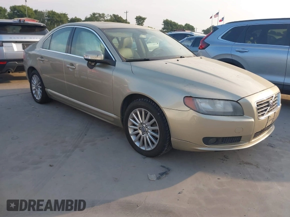 2007 Volvo S80 I6 with VIN YV1AS982471016600, listed as a IAAI auction lot 42068122 with 100,083 mi miles. Bid and sale history available at carsss.com. Image 1.