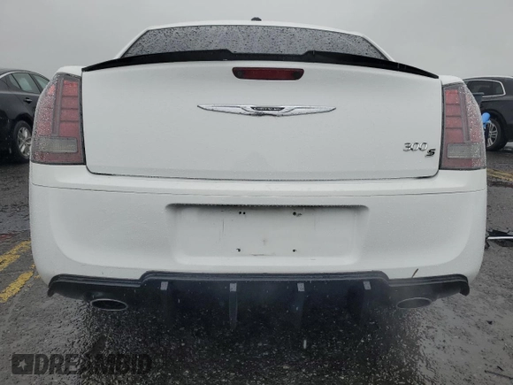 2014 Chrysler 300 S z VIN 2C3CCAGG1EH241876, wystawiony jako Copart lot #57965795 z przebiegiem 129 612 mil mil oraz Szkoda całkowita • Salvage title. Historia ofert i sprzedaży dostępna na DreamBid. Obrazek 6.
