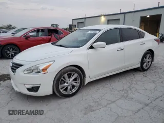 2015 Nissan Altima SV with VIN 1N4AL3AP4FC438140, listed as a Copart auction lot 70294304 with 105,817 mi miles and Salvage Title. Bid and sale history available at carsss.com. Image 1.