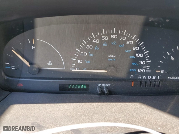 2000 Dodge Caravan with VIN 2B4FP25BXYR887004, listed as a Copart auction lot 70891414 with 230,535 mi miles and Salvage Title. Bid and sale history available at carsss.com. Image 9.