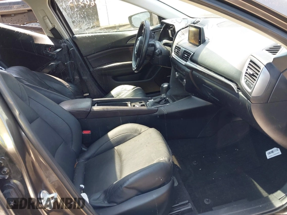 2017 Mazda 3 Grand Touring z VIN 3MZBN1M39HM127811, wystawiony jako IAAI lot #42060315 z przebiegiem Nie podano mil oraz . Historia ofert i sprzedaży dostępna na DreamBid. Obrazek 5.