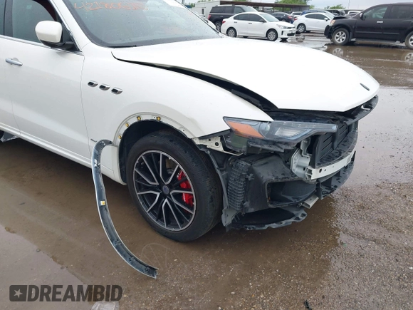 2018 Maserati Levante S GranSport z VIN ZN661YUS5JX301985, wystawiony jako IAAI lot #42180610 z przebiegiem 61 795 mil mil oraz . Historia ofert i sprzedaży dostępna na DreamBid. Obrazek 18.