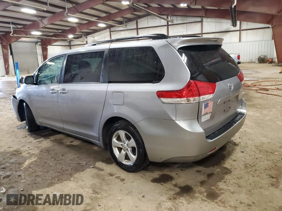 2012 Toyota Sienna LE AAS с VIN 5TDKK3DC6CS180529, выставлен на аукционе Copart как лот 55704195 с пробегом 140 470 миль миль и Чистый • Clean title. История ставок и продаж доступна на DreamBid. Изображение 2.
