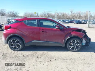 2018 Toyota C-HR XLE z VIN NMTKHMBX5JR051056, wystawiony jako IAAI lot #41740517 z przebiegiem 80 368 mil mil oraz . Historia ofert i sprzedaży dostępna na DreamBid. Obrazek 13.