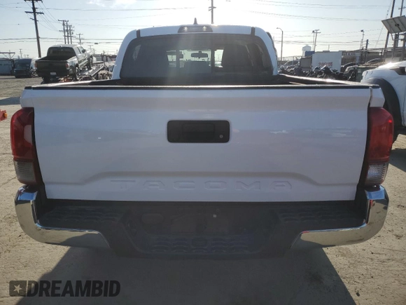 2017 Toyota Tacoma SR z VIN 5TFAX5GN4HX092764, wystawiony jako Copart lot #52150405 z przebiegiem 114 607 mil mil oraz Szkoda całkowita • Salvage title. Historia ofert i sprzedaży dostępna na DreamBid. Obrazek 6.