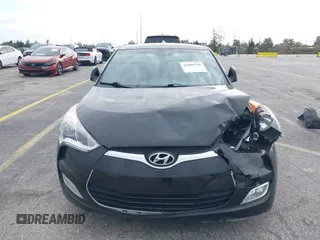 2017 Hyundai Veloster Value Edition with VIN KMHTC6AD9HU317347, listed as a IAAI auction lot 41800746 with 32,550 mi miles. Bid and sale history available at carsss.com. Image 13.