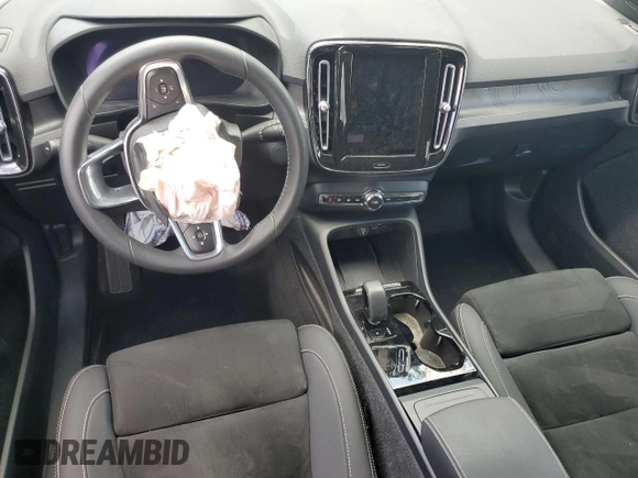 2023 Volvo XC40 Ultimate with VIN YV4ED3UM3P2013538, listed as a Copart auction lot 57995485 with 24,189 mi miles and Salvage title. Bid and sale history available at DreamBid. Image 8.