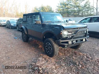 2022 Ford Bronco with VIN 1FMEE5DP0NLA87721, listed as a IAAI auction lot 40968618 with 45,693 mi miles. Bid and sale history available at carsss.com. Image 1.