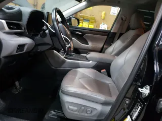 2021 Toyota Highlander XLE with VIN 5TDGZRBH5MS529474, listed as a Copart auction lot 60610165 with 92,275 mi miles and Salvage title. Bid and sale history available at DreamBid. Image 7.