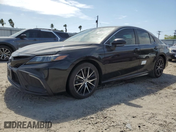 2022 Toyota Camry SE z VIN 4T1G11AK7NU657892, wystawiony jako Copart lot #53624045 z przebiegiem 72 404 mil mil oraz Szkoda całkowita • Salvage title. Historia ofert i sprzedaży dostępna na DreamBid. Obrazek 1.