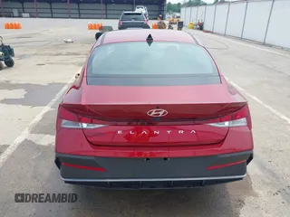 2024 Hyundai Elantra SE z VIN KMHLL4DG3RU824076, wystawiony jako IAAI lot #42471521 z przebiegiem 2 359 mil mil oraz . Historia ofert i sprzedaży dostępna na DreamBid. Obrazek 16.