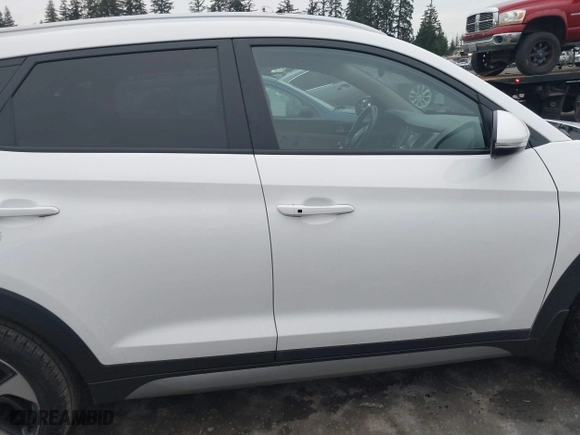 2017 Hyundai Tucson Value with VIN KM8J33A28HU301869, listed as a IAAI auction lot 41288511 with 111,143 mi miles. Bid and sale history available at carsss.com. Image 13.