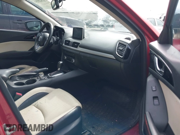 2015 Mazda 3 S Grand Touring z VIN JM1BM1W36F1250561, wystawiony jako IAAI lot #41628951 z przebiegiem 175 622 mil mil oraz . Historia ofert i sprzedaży dostępna na DreamBid. Obrazek 5.